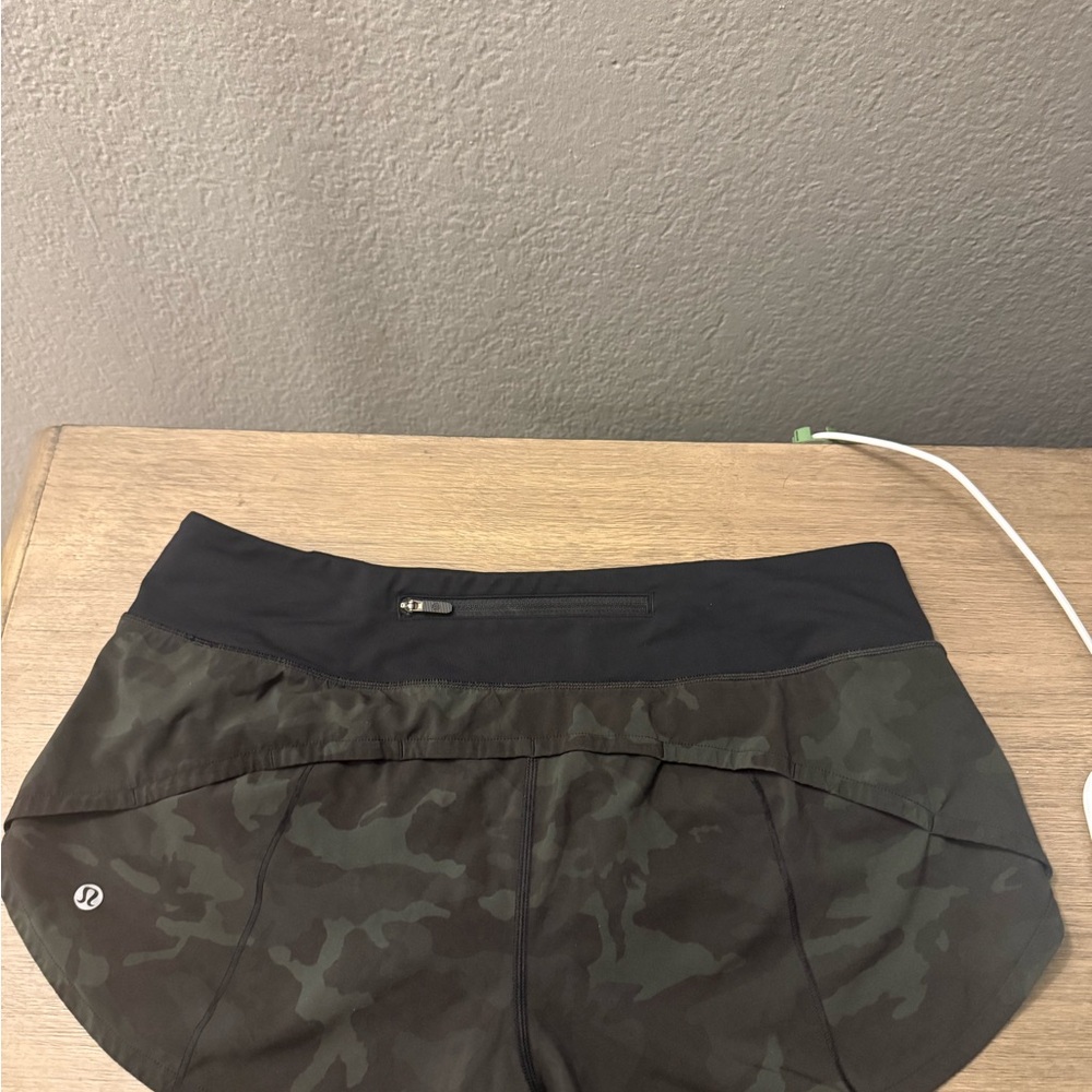 Lululemon Athletica Green Athletic Shorts Lightweight Moisture-Wicking